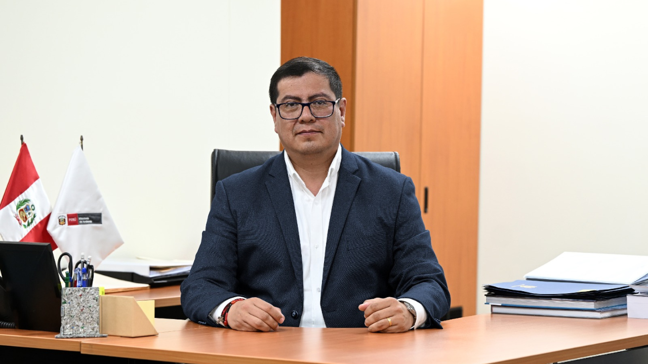 Ministro Espichán defiende contrataciones tras reuniones en Palacio